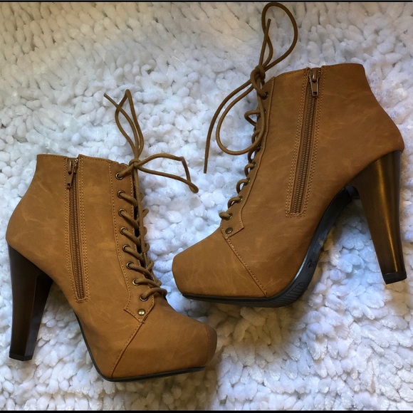 Booties Size 8 - Picture 3 of 4